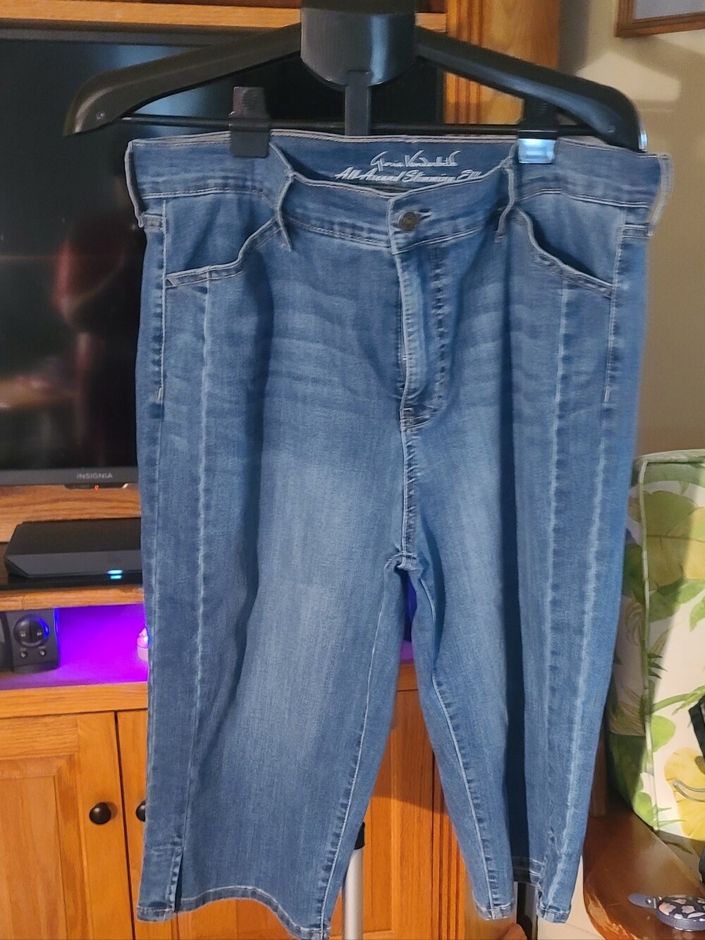Gloria Vanderbilt Medium Blue Cropped Jeans
